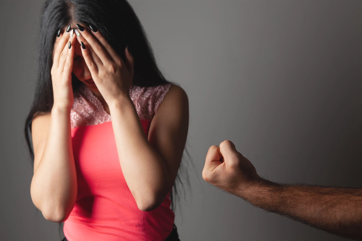 domestic-violence-husband-attacked-wife-with-fists